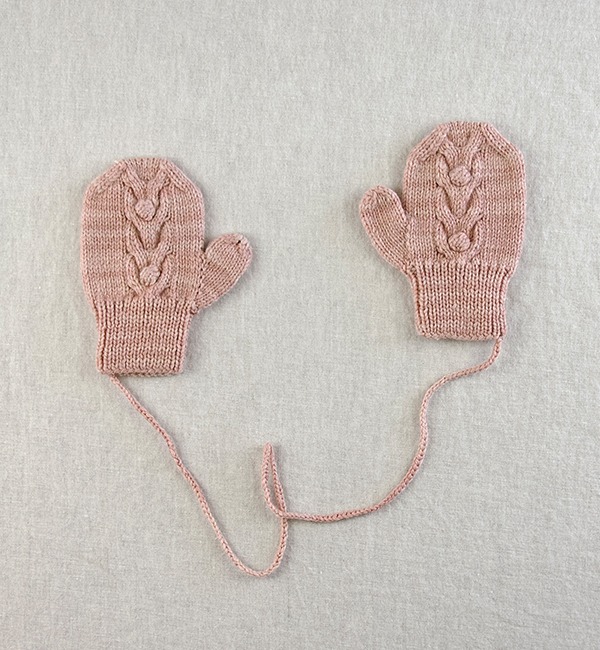[IVER &amp; ISLA]Cable Bobble Mittens - Vintage Coral